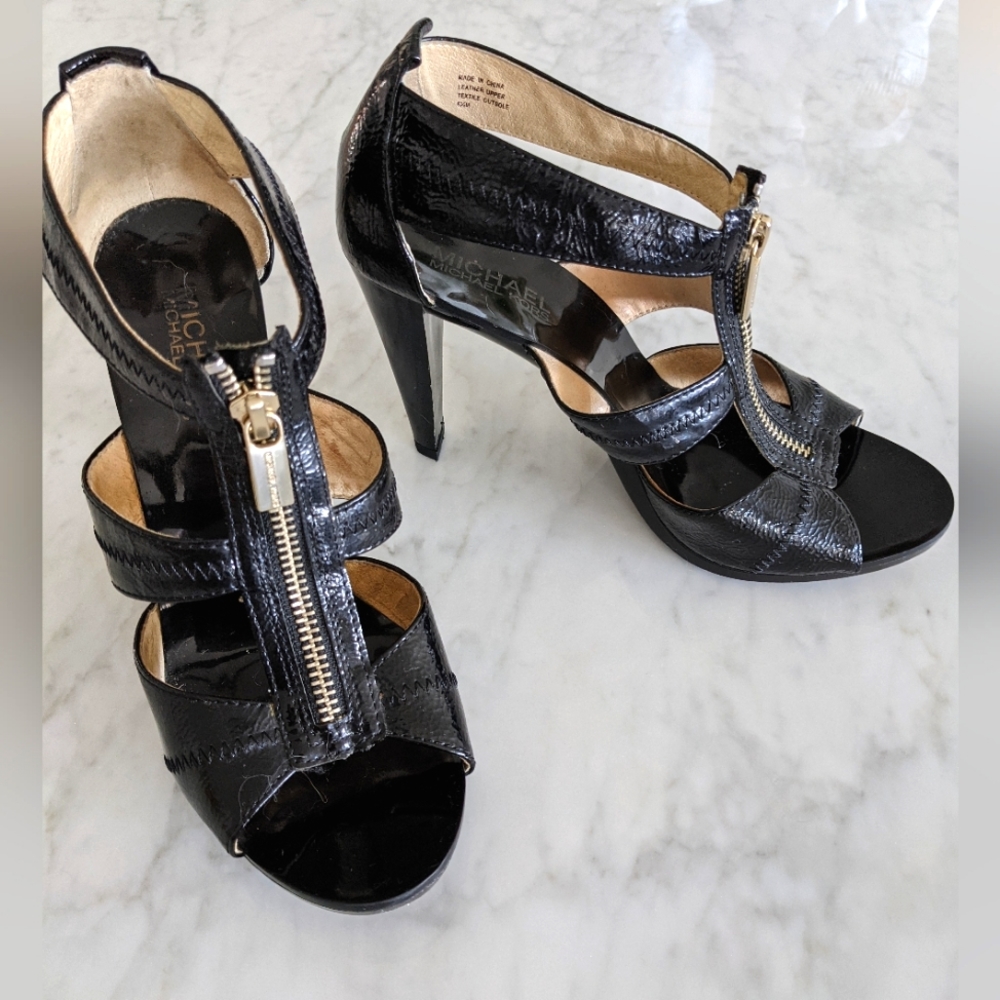 Michael Kors Patent Berkley T Strap Sz6.5